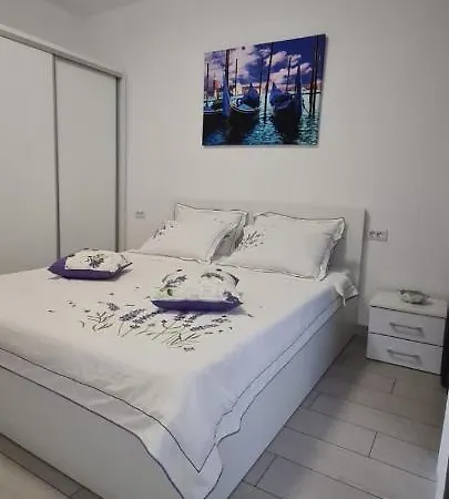 Holidayy Apartments-mamaia Nord Apartment *